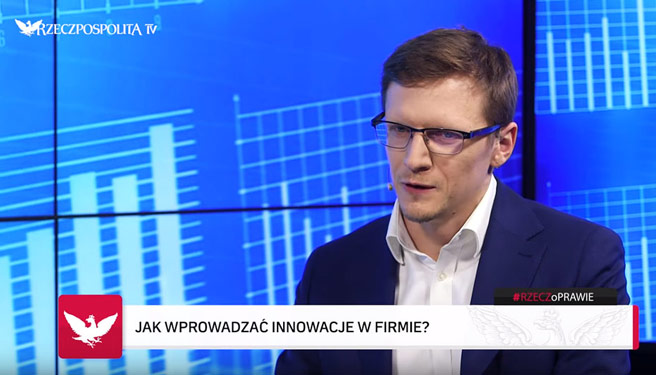 Marcin Kleina udzielający wywiadu dla Rzeczpospolita TV